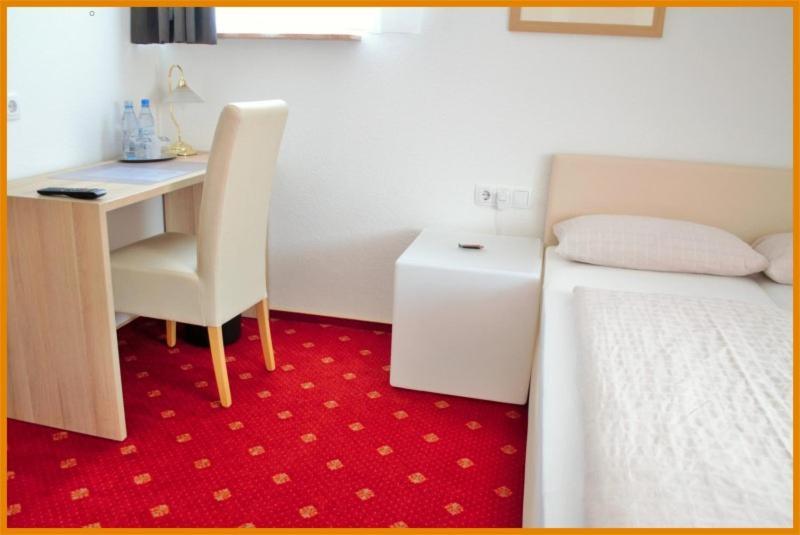 Hotel-Garni 'Zum Weinkrug' Sommerhausen Luaran gambar