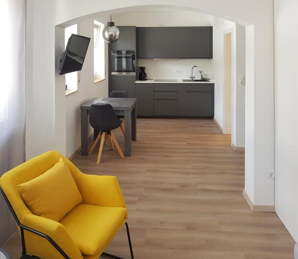 Hotel-Garni 'Zum Weinkrug' Sommerhausen Luaran gambar