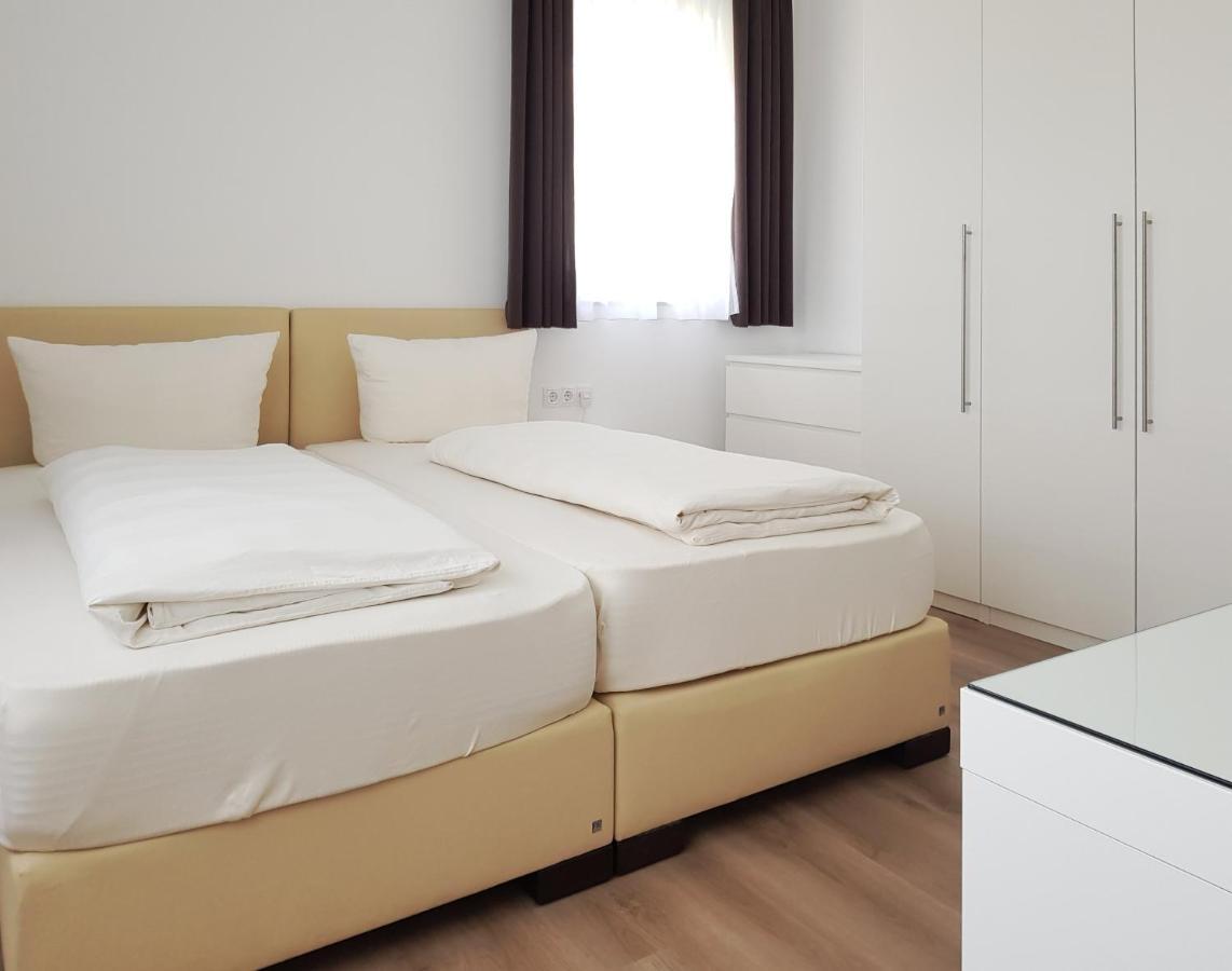 Hotel-Garni 'Zum Weinkrug' Sommerhausen Luaran gambar