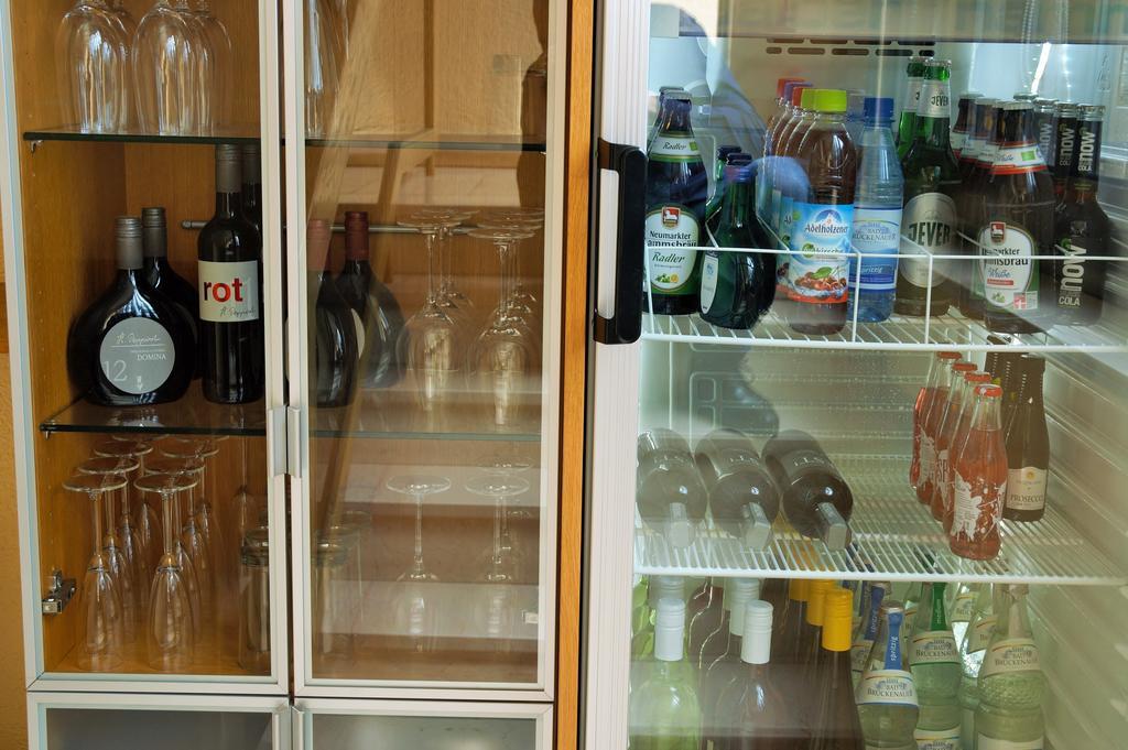 Hotel-Garni 'Zum Weinkrug' Sommerhausen Luaran gambar