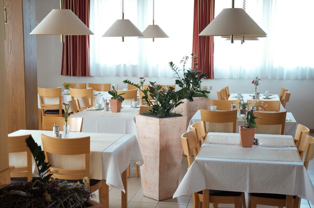Hotel-Garni 'Zum Weinkrug' Sommerhausen Luaran gambar