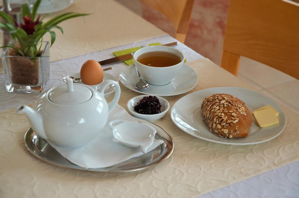 Hotel-Garni 'Zum Weinkrug' Sommerhausen Luaran gambar