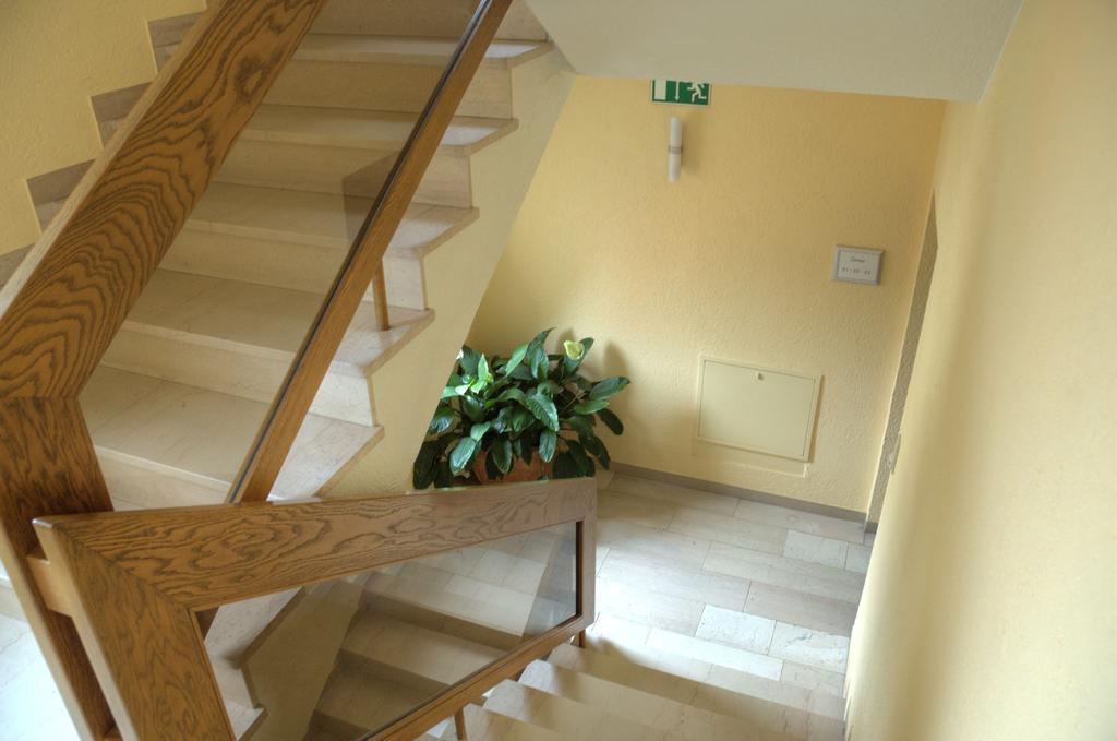 Hotel-Garni 'Zum Weinkrug' Sommerhausen Luaran gambar