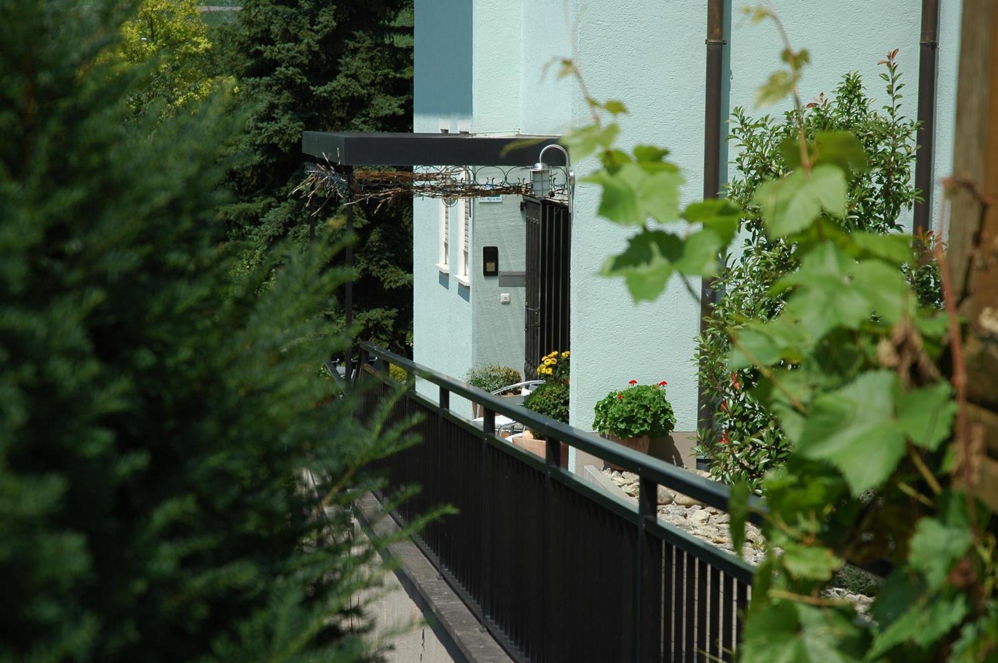 Hotel-Garni 'Zum Weinkrug' Sommerhausen Luaran gambar